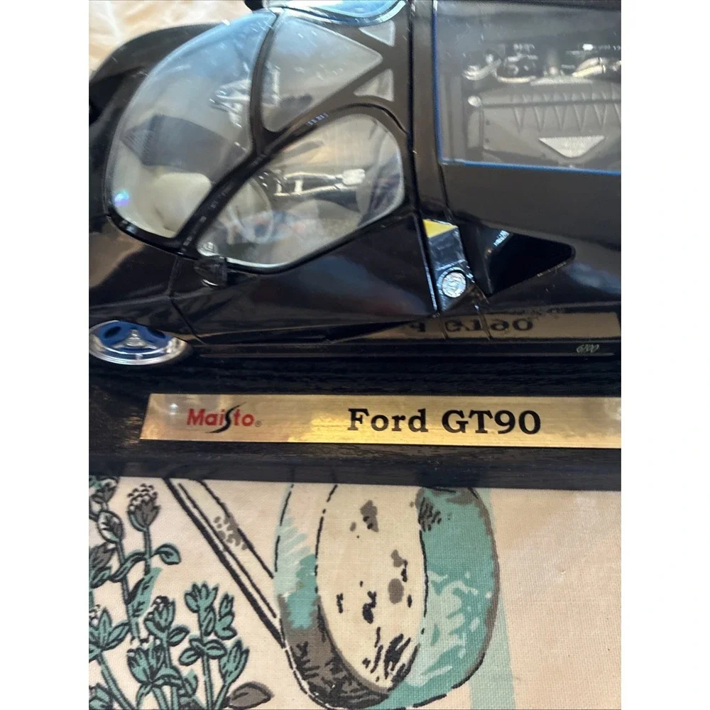 Maisto Special Edition Black Ford GT90 with Blue Rims 1 18 scale Die Cast